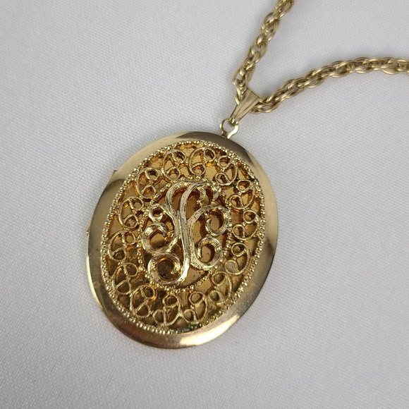 Vintage Jewelry - Vintage Sarah Coventry Gold Tone Locket Necklace